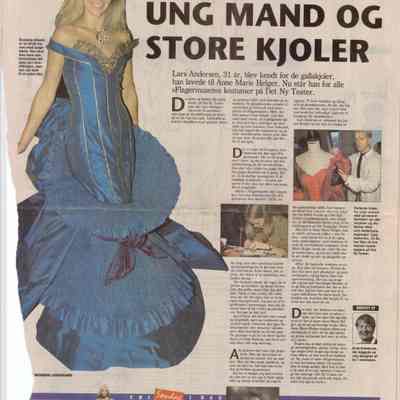 Ung mand og store kjoler