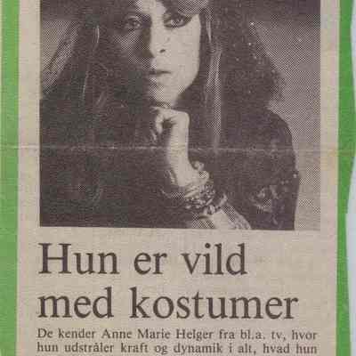 Hun er vild med kostumer