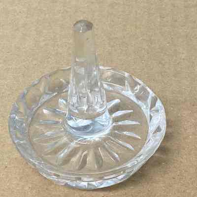Crystal ring holder