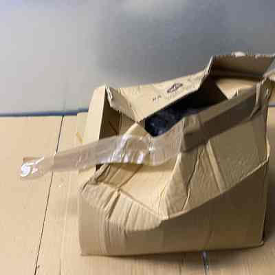 Miscellaneous pieces (1 box falling apart)