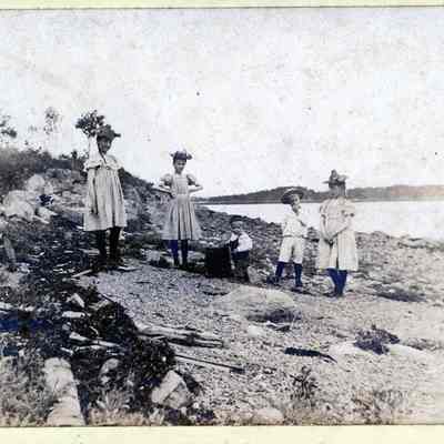 On the Beach at Hurley Point. C. 1900: Edith Gardner, Ethel, Louis, Leigh and Julia Gardner