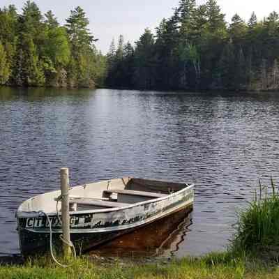Robinson's Pond: Seven cottages surround this fresh water pond where the Robinson family has been hosting guests for over three genrations.