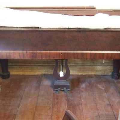 Piano, square