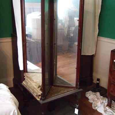 Cabinet, Display
