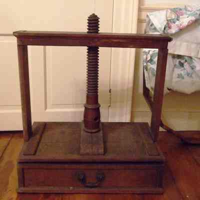 Press, Linen