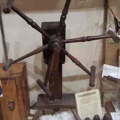 Weasel yarn winder