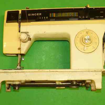 Singer 1280 sewing machine and parts