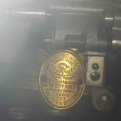 From 1920 to 1928, Oliver Quitmann, Agent for England and Colonies, had his offices at 18 City Road, Finsbury Square, London EC1. This machine was imported to the United States between those years.