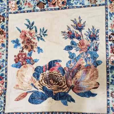 embroidered initials, possibly IJ, JI, etc