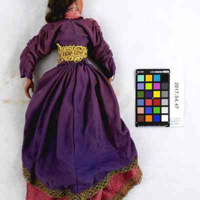 2017.54.47_Back: Copyright: Swedish American Museum; Origformat: 3D Artifact; Resolution: 300dpi