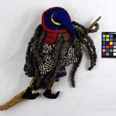2017.54.52_Back: Copyright: Swedish American Museum; Origformat: 3D Artifact; Resolution: 300dpi