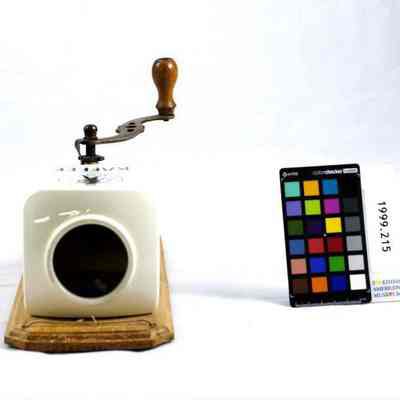 1999.215_Top: Copyright: Swedish American Museum; Origformat: 3D Artifact; Resolution: 300 dpi