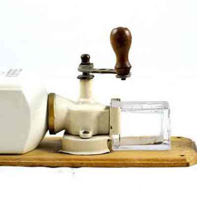 1999.215_Side: Copyright: Swedish American Museum; Origformat: 3D Artifact; Resolution: 300 dpi