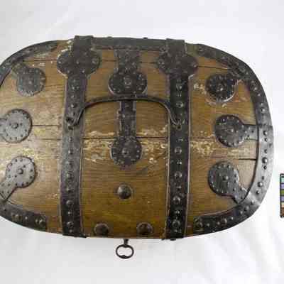 1998.13_Top: Copyright: Swedish American Museum; Origformat: 3D Artifact; Resolution: 300 dpi