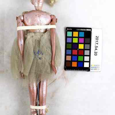 2017.54.20_Back: Copyright: Swedish American Museum; Origformat: 3D Artifact; Resolution: 300dpi