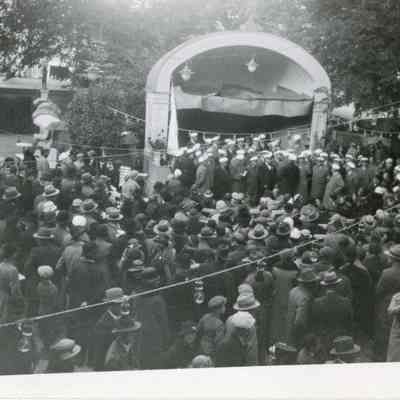 1987/24:10:35_Front: Mail Chorus, 1933