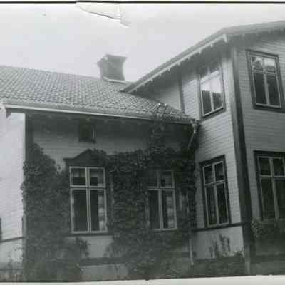 1987/24:10:37_Front: Home and school for girls, 1933