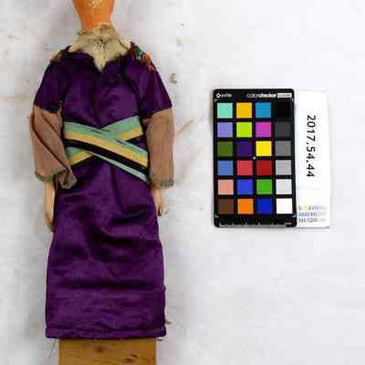 2017.54.44_Back: Copyright: Swedish American Museum; Origformat: 3D Artifact; Resolution: 300dpi