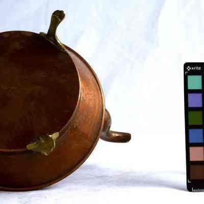 1987/23:7B_Bottom: Copyright: Swedish American Museum; Origformat: 3D Artifact; Resolution: 300 dpi